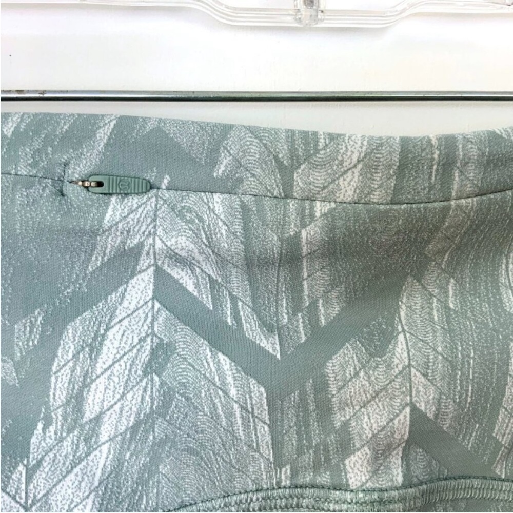 Lululemon SIZE 8 Swift Speed High Rise Leggings 28" - Reverberate Chevron - Picture 8 of 10